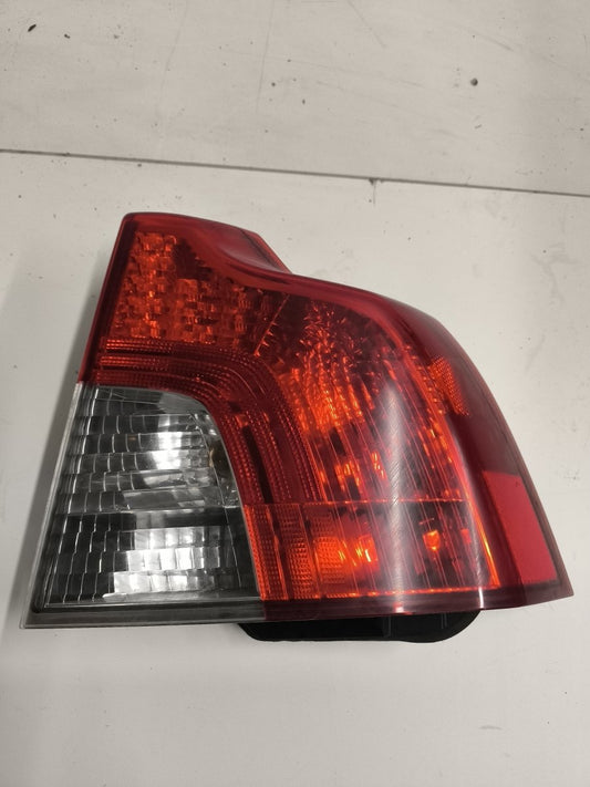 VOLVO S40 / V50 / C30 / C70 (MS, MW) (2004-2012) /  2010 Takavalo lokasuojan oikea - 31214608