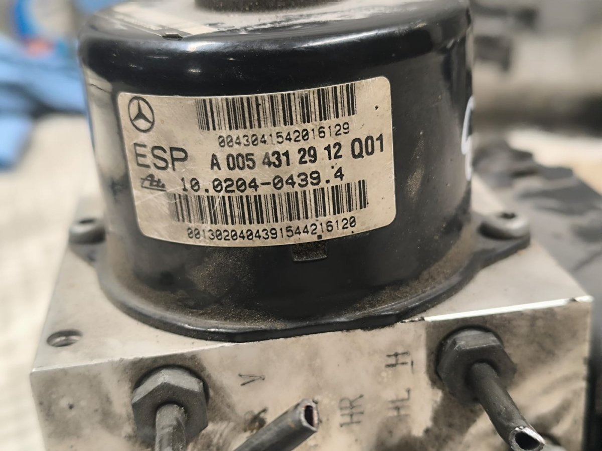 MERCEDES-BENZ C-CLASS (W203, CL203) (2000-2011) /  2004 ABS hydraulikoneisto - A0054312912 A0365454132 00402282D1