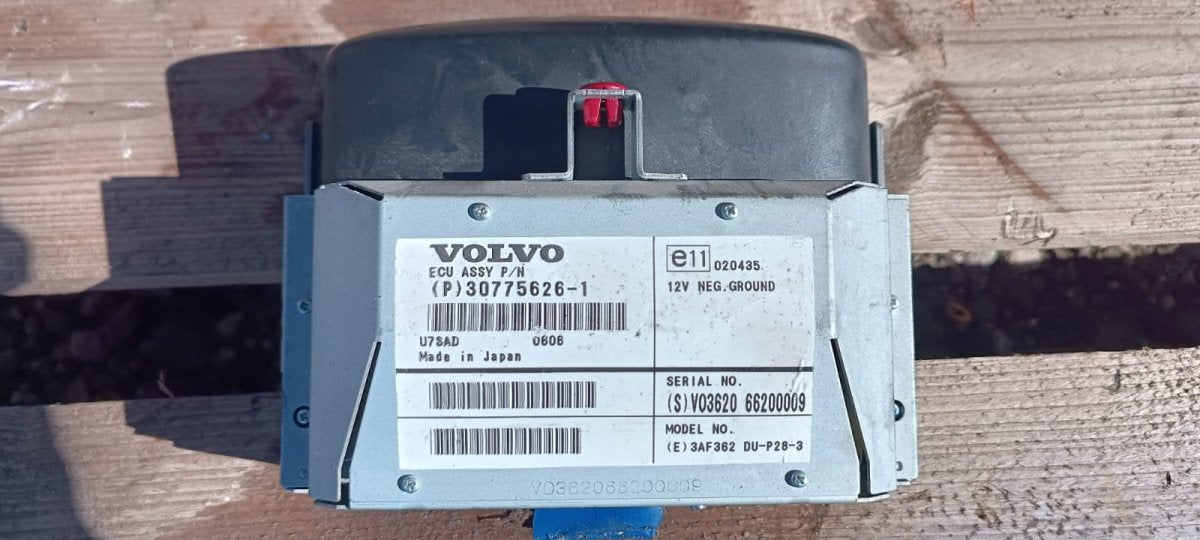 VOLVO V70 II / XC70 I (P80) (2000-2007) /  2006 Kojelaudan näyttö - 30775626-1 30775626