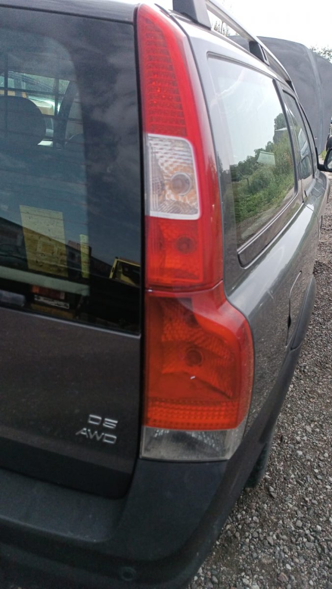 VOLVO V70 II / XC70 I (P80) (2000-2007) /  2006 Takavalo luukun oikea -