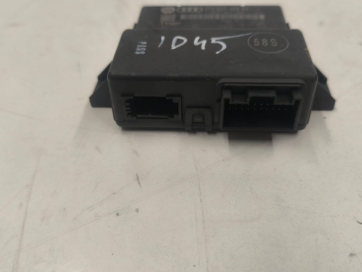 AUDI A5 (B8) (2007-2016) 2010 Ohjausyksikkö, central gateway module - 8T0907468AE 403217 8T0907468L