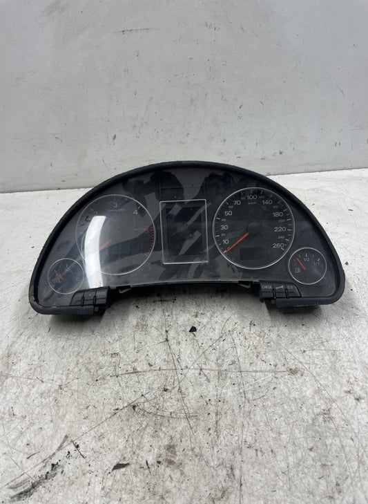 AUDI A4 (B7) (2004-2008) 2005 Mittaristo -