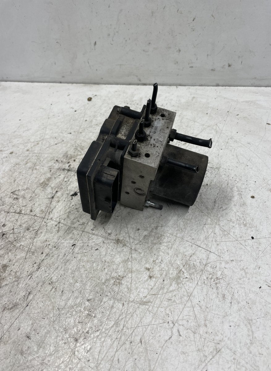 AUDI A4 (B7) (2004-2008) 2005 ABS hydraulikoneisto - 8E0614517