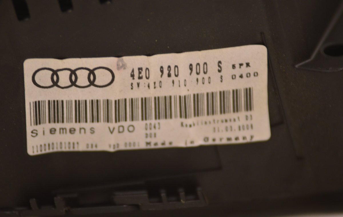 AUDI A8 (4E) (2002-2010) 2005 Mittaristo - 4E0920900 4E0920900F